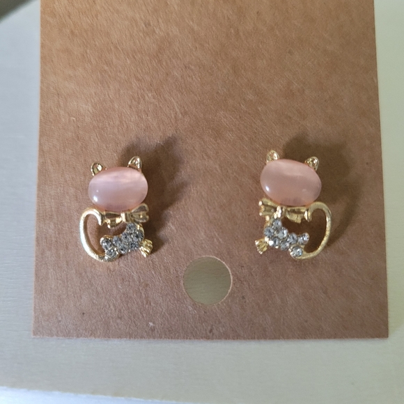 β¨οΈ Pink Opal Rhinestone Gold Cat Earrings β¨οΈ - Picture 10 of 10